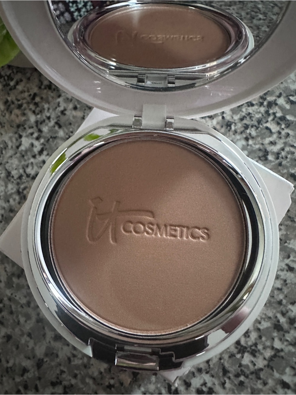 it cosmetics Celebration Foundation - Shade: Rich  {NIB} - Picture 3 of 6